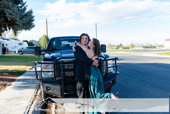 20260425-red_prom_grad-81-DSC_99209920-8256 x 5504